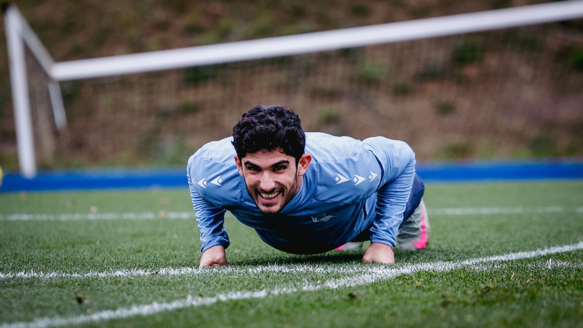 Lluvia y un gol de chilena pensando ya en Mendizorrotza