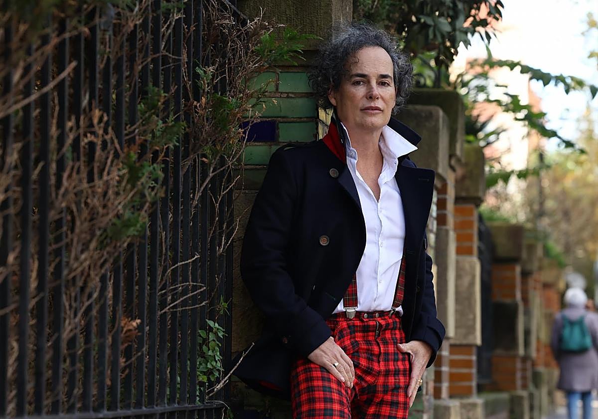 Interpretó el viernes a Oscar Wilde en la calle Amara. Volvió de Gasteiz a Donostia el lunes. Con regalos, trufas de Goya, miel alavesa.