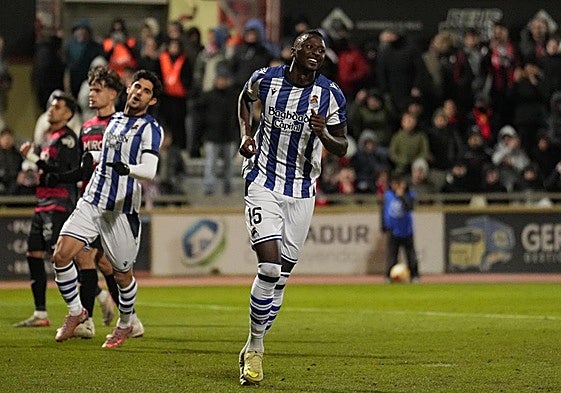 Sadiq celebra su gol de penalti al Reus Reddis