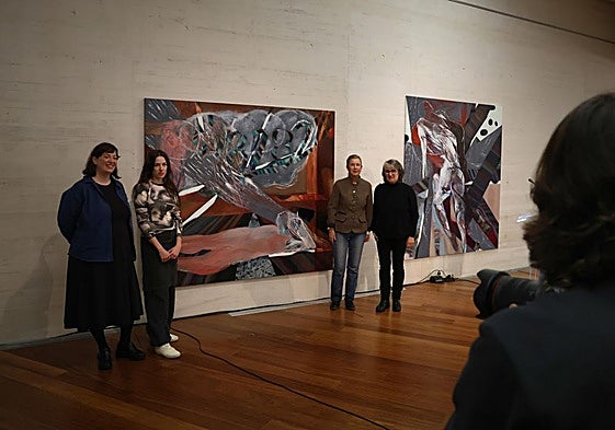 Presentación de la exposición 'La escena oscura. Ella despierta'