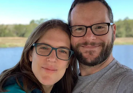 La pareja que se jubiló a los 35 y 40 años y vive viajando: «Invertir es el único juego donde cuanto menos haces, más ganas»