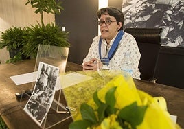 Mertxe Tranche, durante la presentación de uno de sus libros sobre la Guerra Civil en Irun.