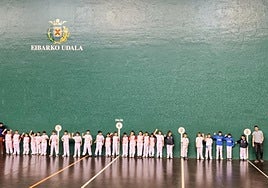 Los canteranos de la Pilota Eskola del Club Deportivo Eibar.