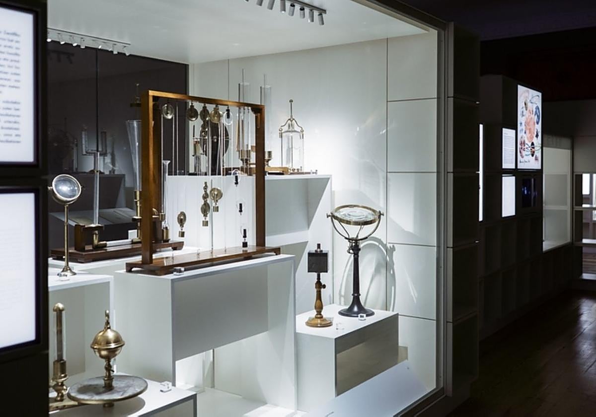 Y además la posibilidad de visitar las colecciones de aparatos científicos.