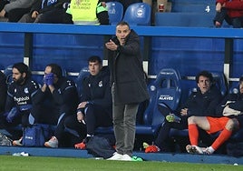 Sergio Francisco da indicaciones en Mendizorrotza.