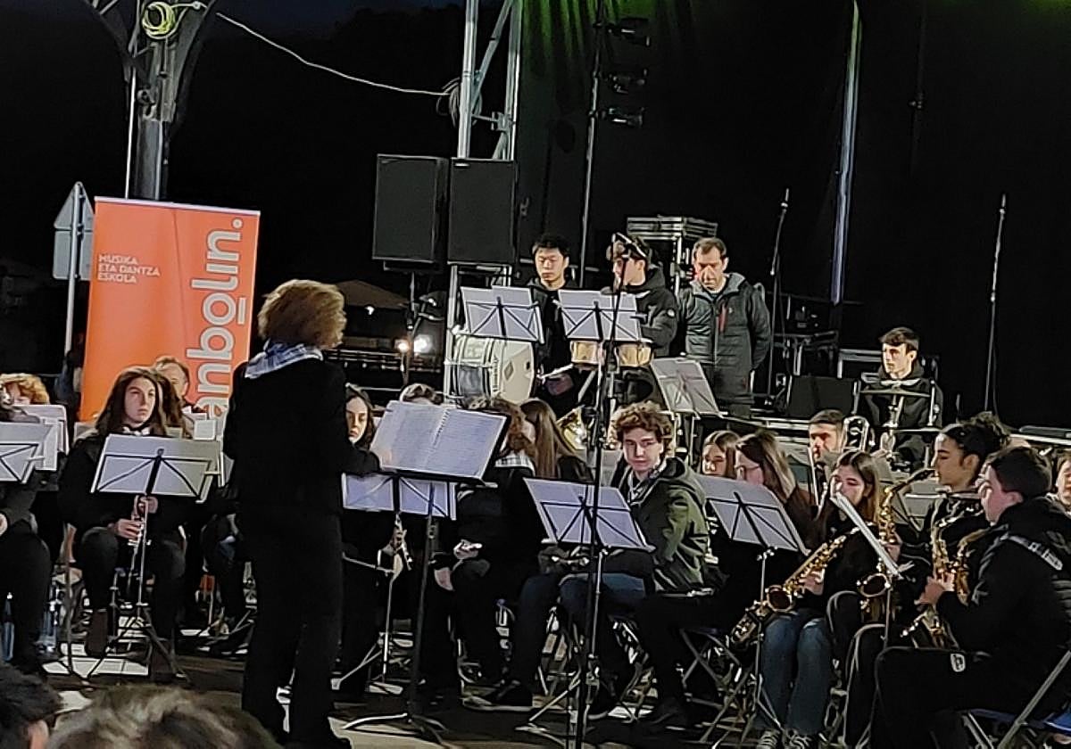 Arratsaldean Bandaren kontzertua izango da Herriko Plazan.