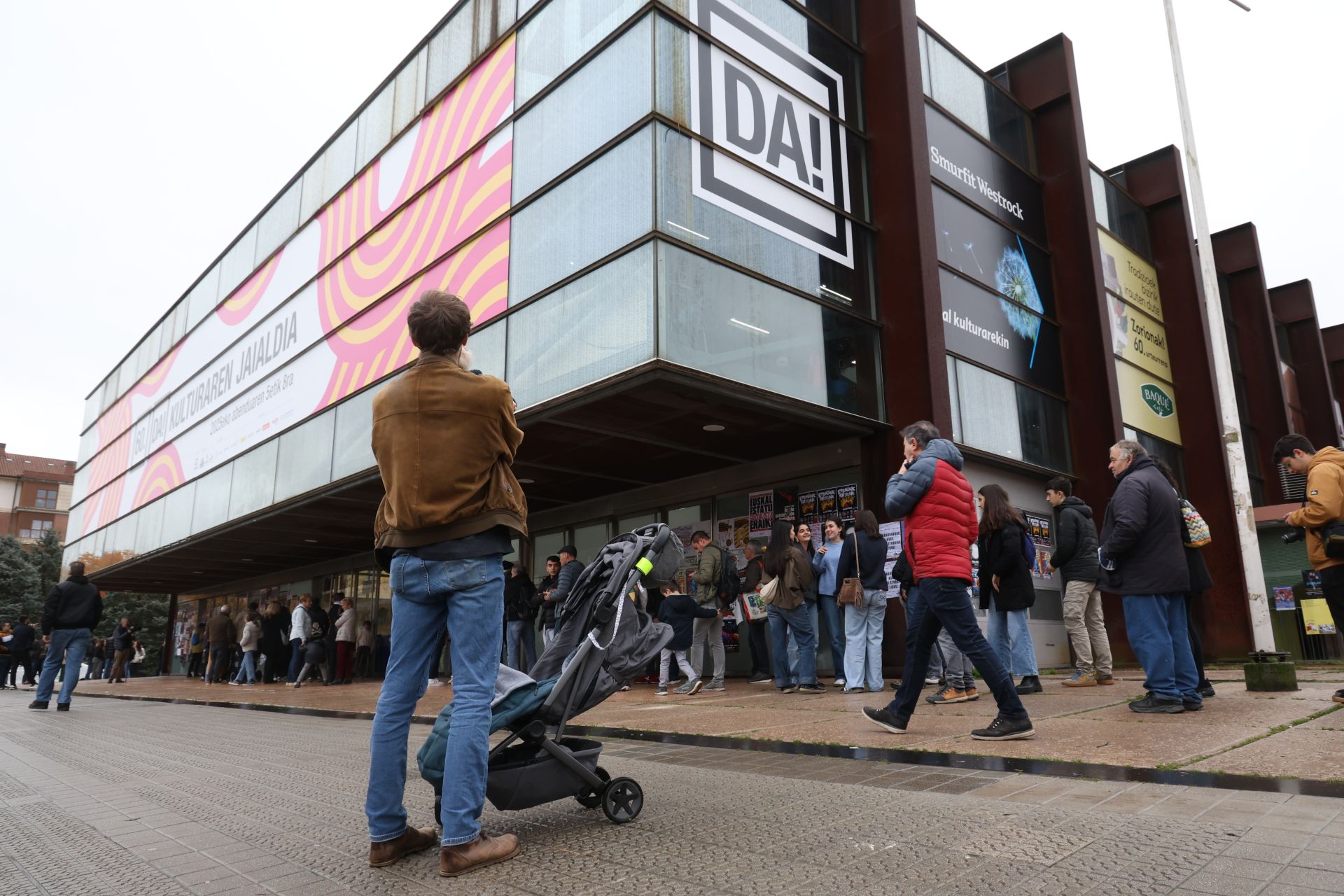 Bigarren eguna, argazkitan