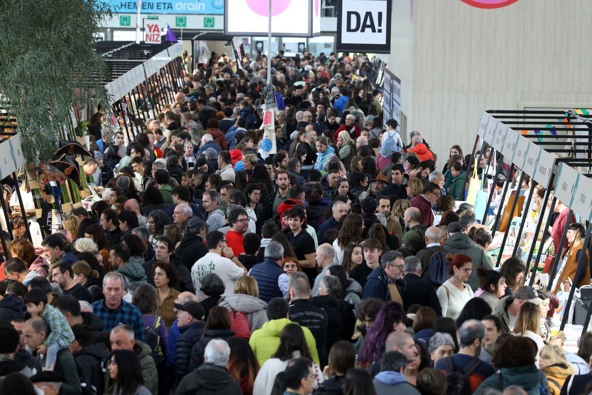 Bigarren eguna, argazkitan