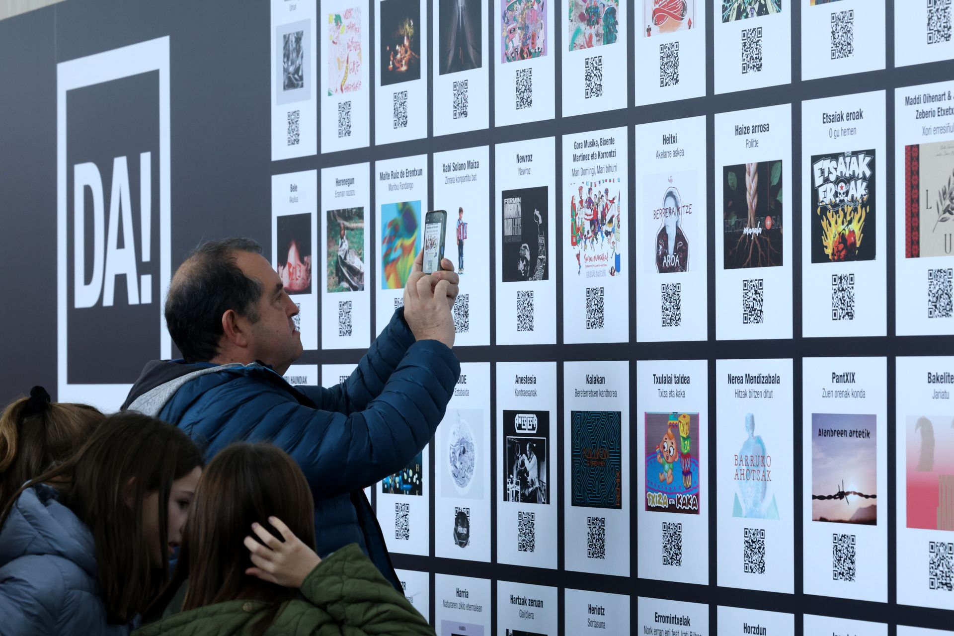 Bigarren eguna, argazkitan