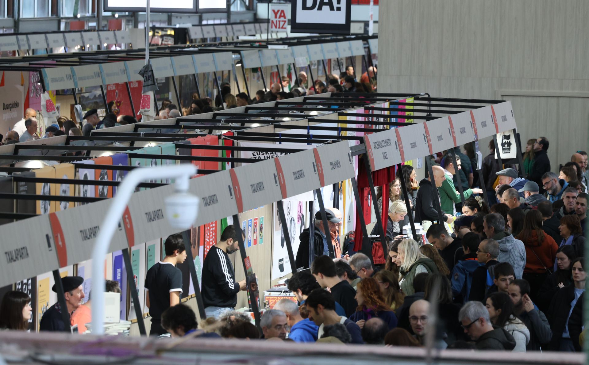 Bigarren eguna, argazkitan