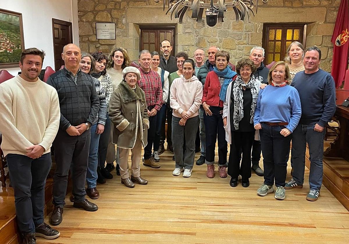 Representantes de los diferentes proyectos de cooperación con el tercer mundo presentados este año al ayuntamiento de Zarautz.