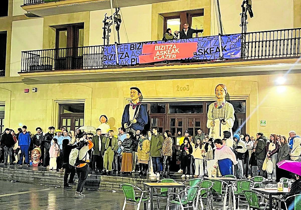 Eguraldi kexarik ez aurtengo San Nikolasetan, nahiz festa hasieran euri tanta batzuk bota zituen.