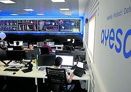 Trabajadores de la tecnológica Ayesa en la sede de Miramon, en Donostia.