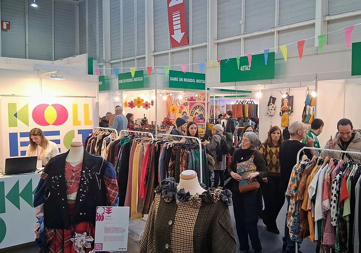 Moda jasangarriari eskainitako espazioek protagonismo nabarmena dute bai azokako postuetan eta baita jaialdiaren egitarauan.