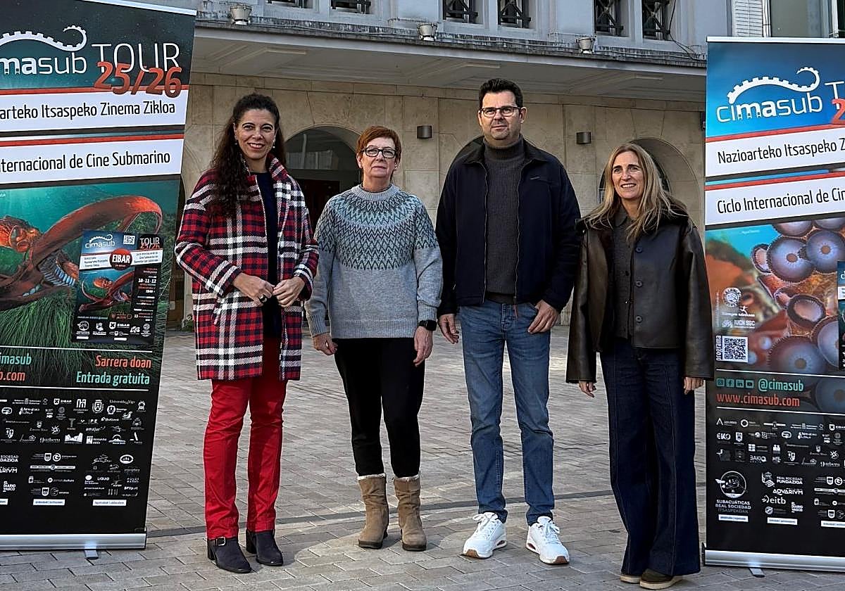 Autoridades municipales y organizadores presentam el Cimasub.