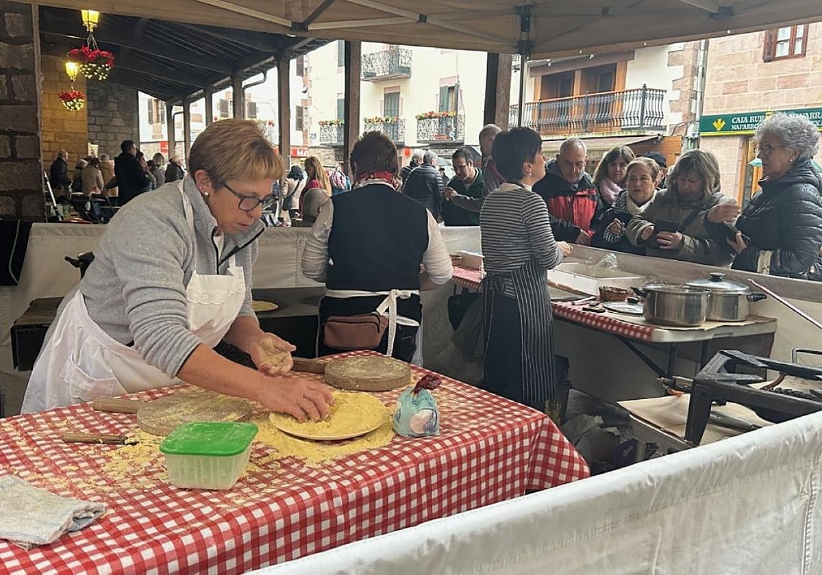 Los puestos en Santa Lucía se suelen colocar junto a la iglesia.