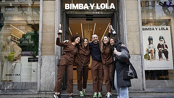 La plantilla de Bimba y Lola de Donostia celebra el segundo premio de la Lotería de Navidad: «¡¡¡Estamos pletóricas!!!»