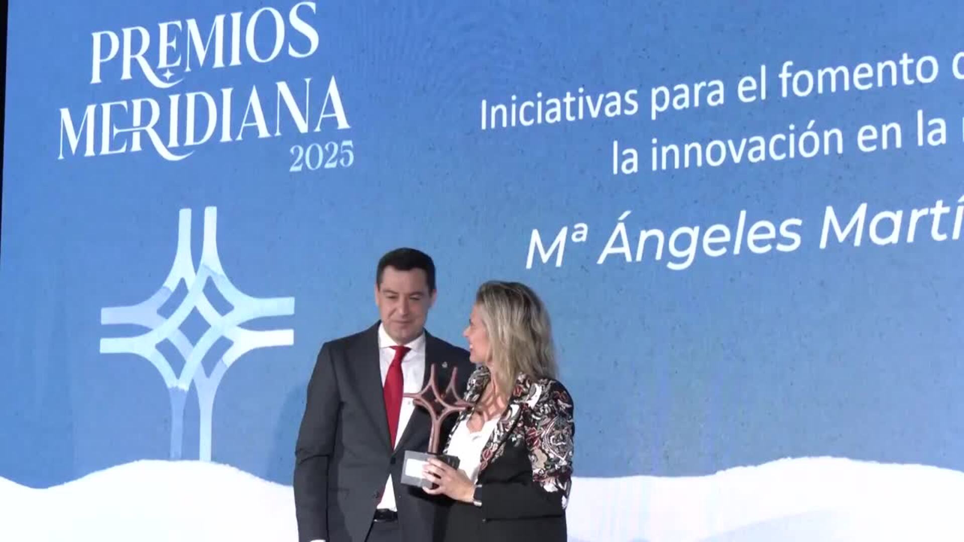 Moreno invita a "hombres y mujeres" a dar "pasos adelante" por una sociedad "más justa y digna"