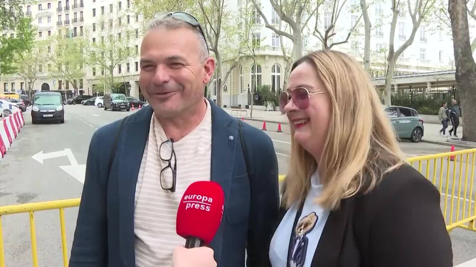Ciudadanos celebran el Día Internacional del Beso, un día "muy romántico"