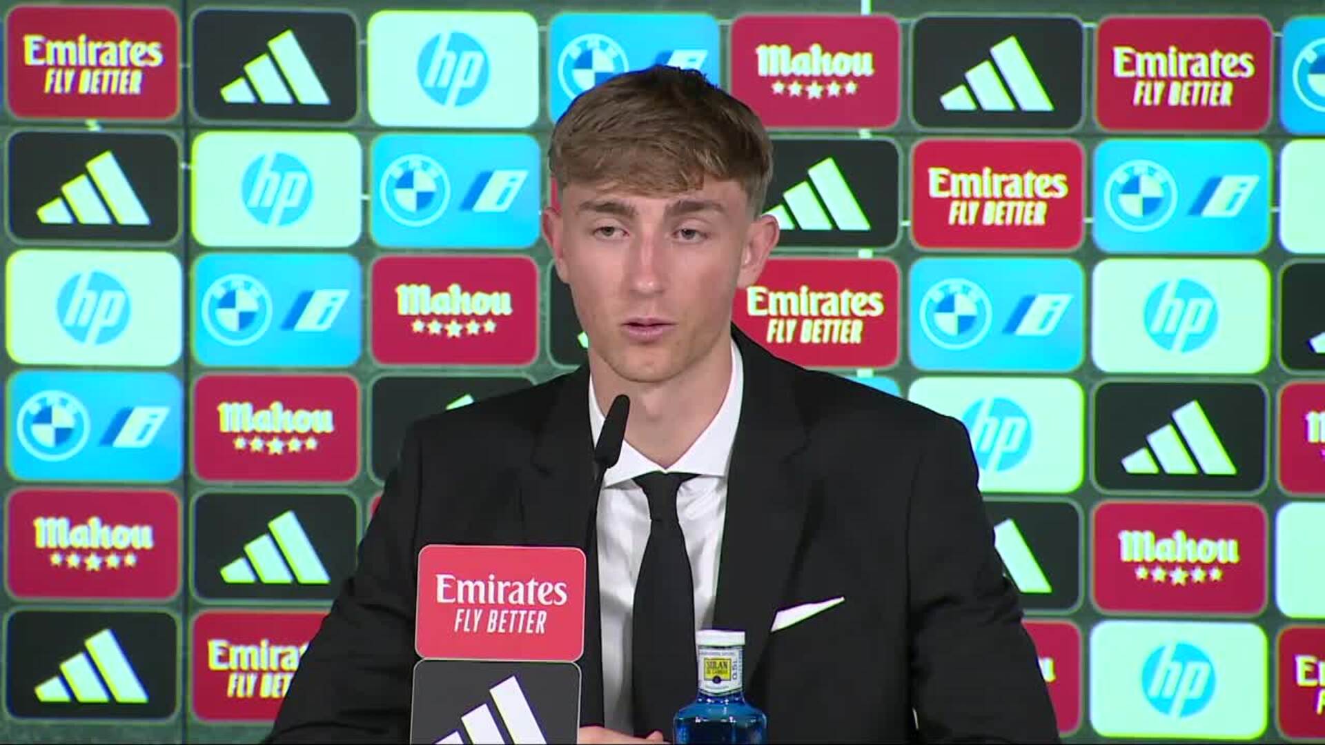 El Real Madrid presenta a Dean Huijsen como su nuevo jugador