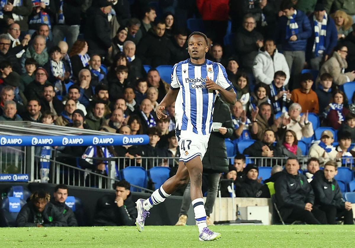 La Real Sociedad hace oficial la renovación de Job Ochieng, primer canterano en dar el salto con Matarazzo