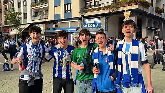La porra a pie de calle de los aficionados txuri-urdin: «Es un partido difícil, pero pasaremos»