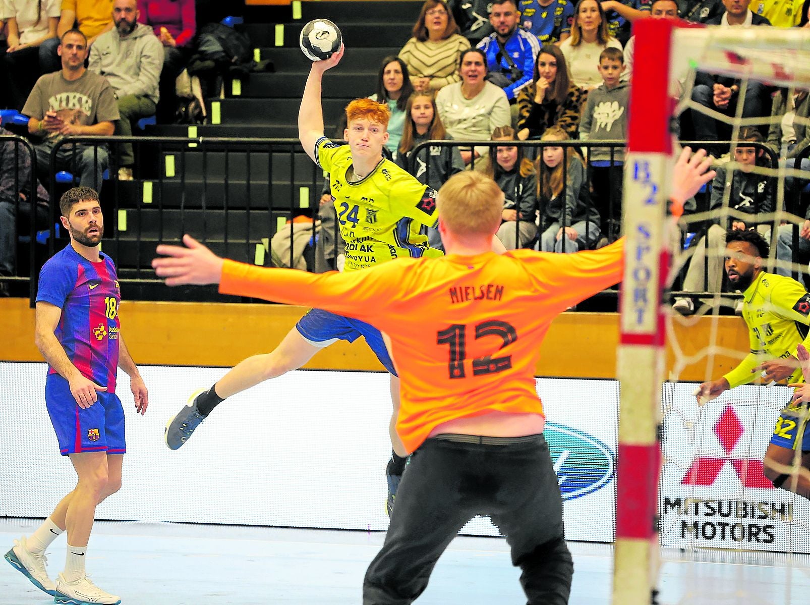 Barça Overpowers Bidasoa Irun 27-39 Despite Home Support & Injuries