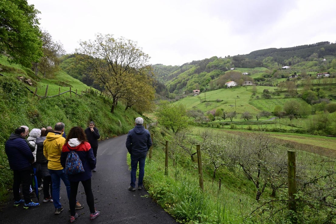 Los manzanos florecen en Errezil