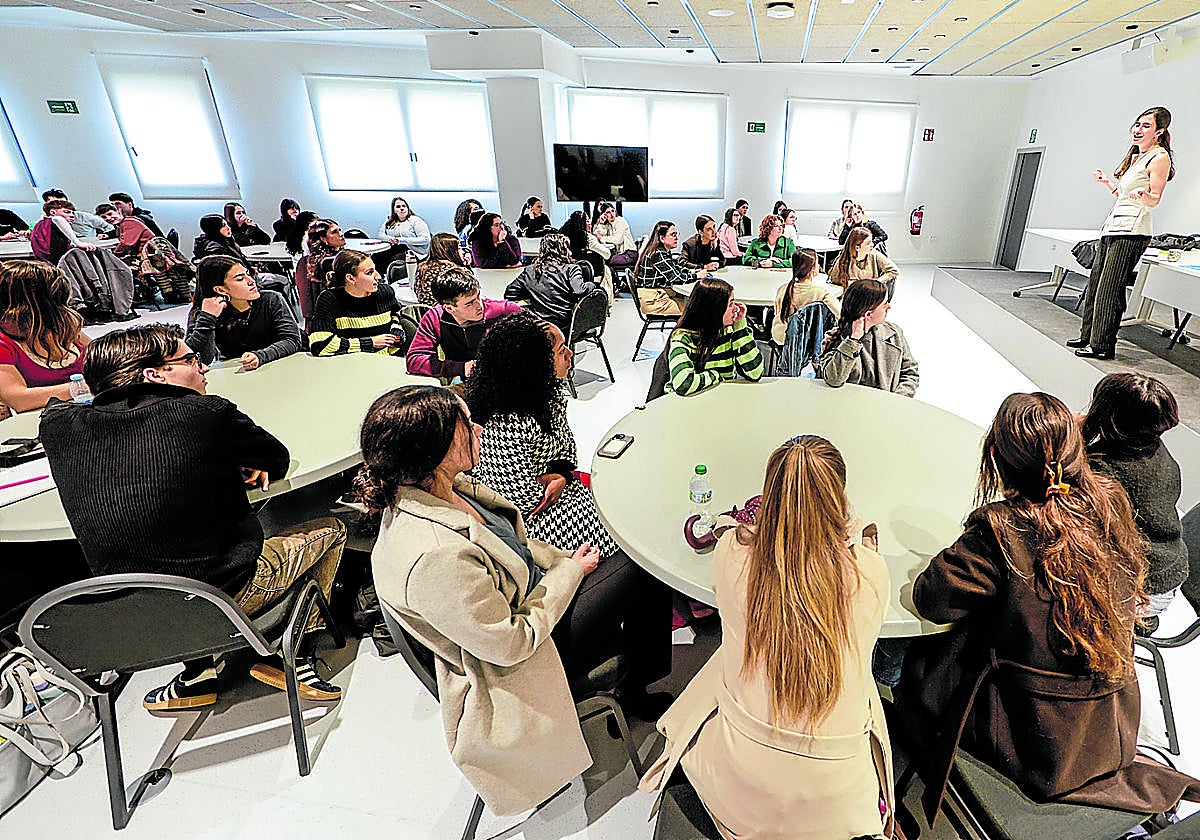 Estudiantes de Deusto y Cincinnati debaten sobre democracia y justicia ...