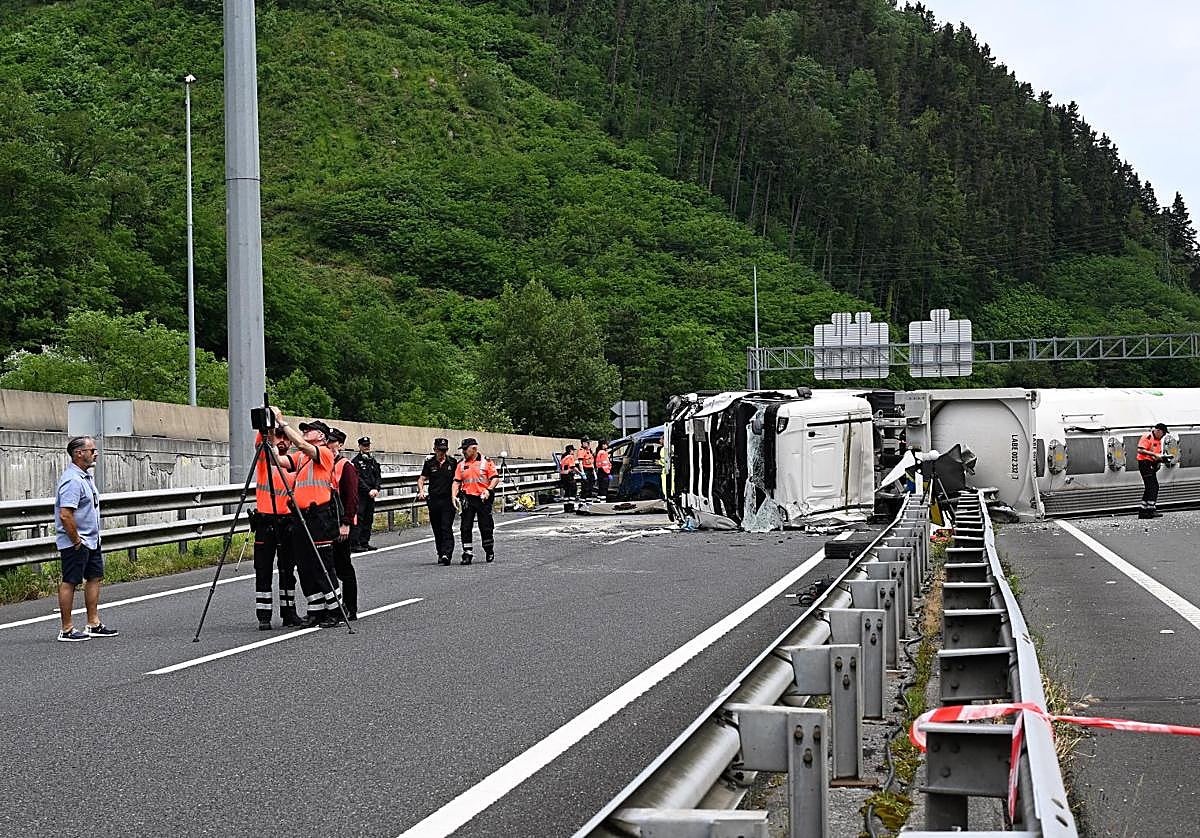 Five Dead in Fatal AP-8 Highway Accident in Elgoibar