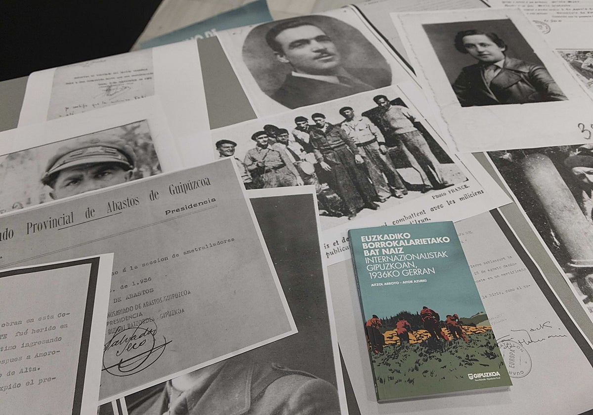 Documentación de época y un ejemplar del libro en la edición en euskera.