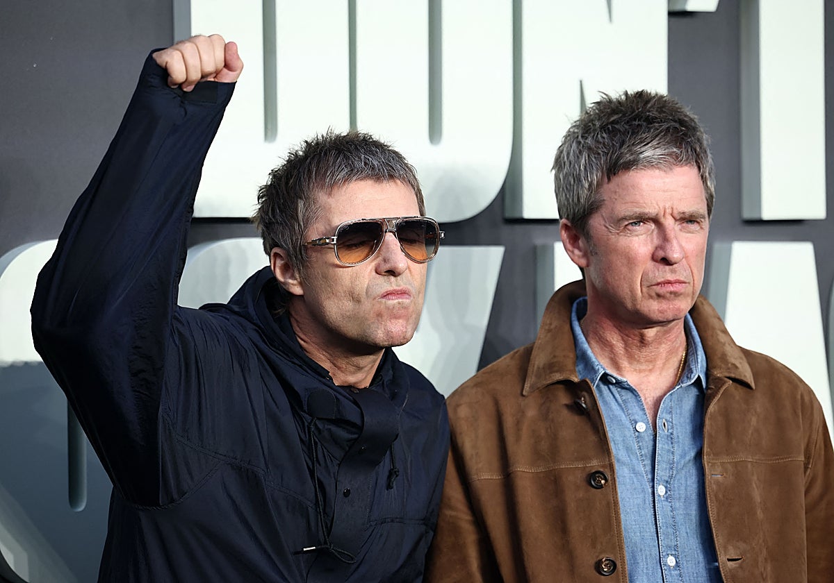 Los hermanos Gallagher, en la alfombra roja de la premiere de su nueva película en Londres.