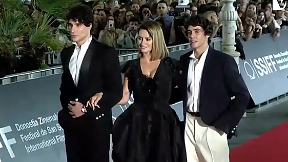 La alfombra roja de Los Javis con Penélope Cruz, en un minuto: «Es una noche muy emocionante»