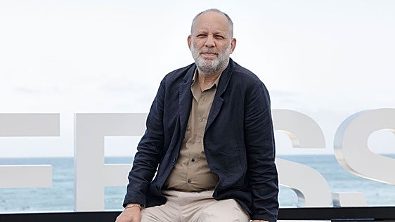 «El arte no surge del vacío, sino de entornos como Tabakalera»