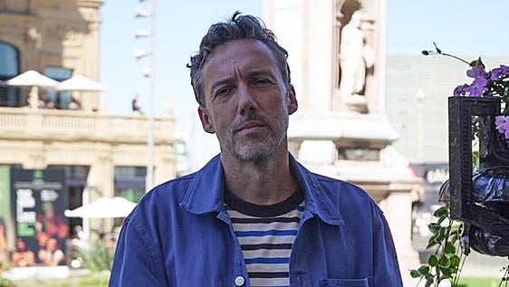 Koldo Almandoz: «Da pena la gente que se pasa la vida queriendo gustar solo para que vayan a su funeral»