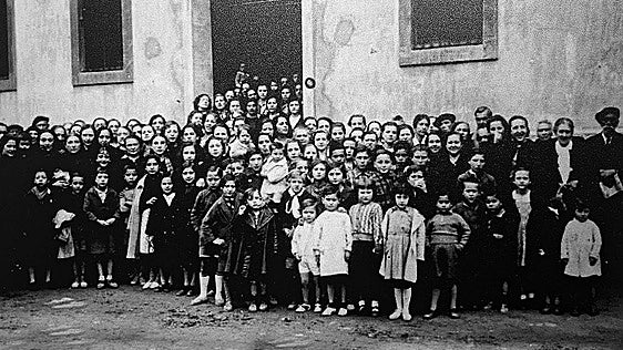 Una de las imágenes que acoge la exposición, con niños exiliados tras el avance de las tropas del alzamiento, lo que les obligó en muchos casos a alejarse de sus familias y sus lugares de origen.