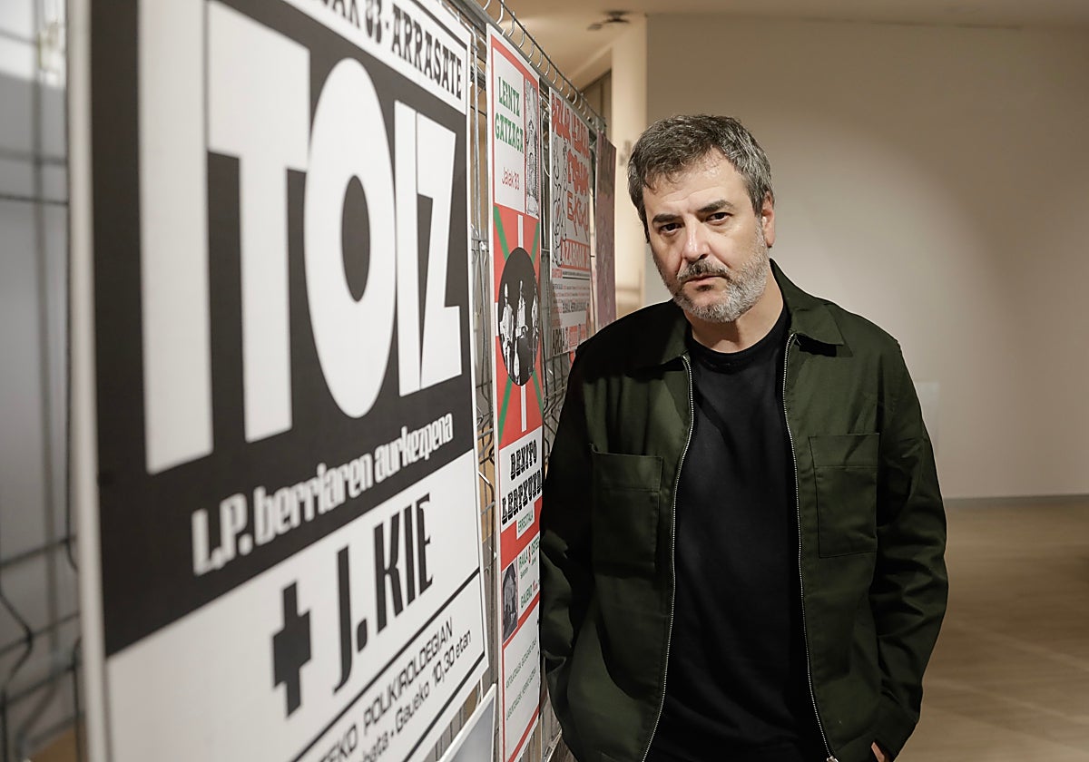 Xabier Erkizia, comisario de la muestra 'Kanthoria eta auto-tunea'.