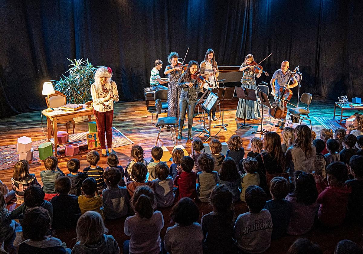 Obra 'Mozart, Nanneri eta lagunak' que reivindica la creación musical femenina.