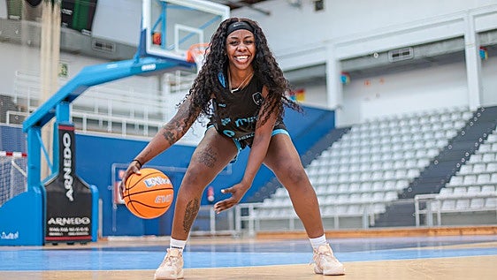 Imani Tate, nueva cañonera del Mirai Euskotren: «Quiero aportar más cosas que puntos»