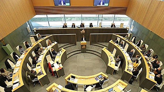 El Gobierno foral defiende la «competitividad fiscal» de Gipuzkoa pero el PP critica que «el PNV de Bizkaia marca el rumbo»