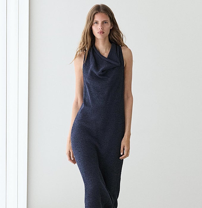 Vestido midi en azul marino.