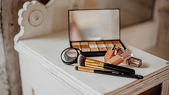 El maquillaje excesivo gana terreno esta temporada