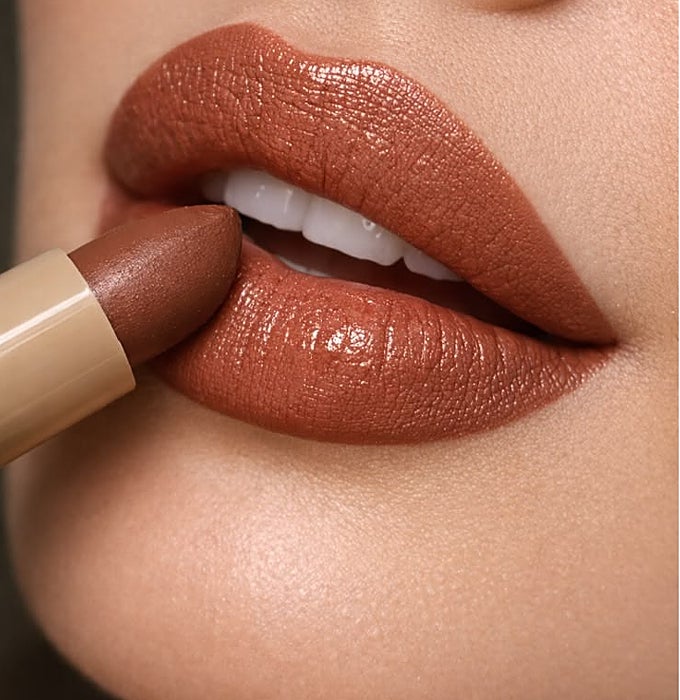 Barra de labios tono 'nude'.