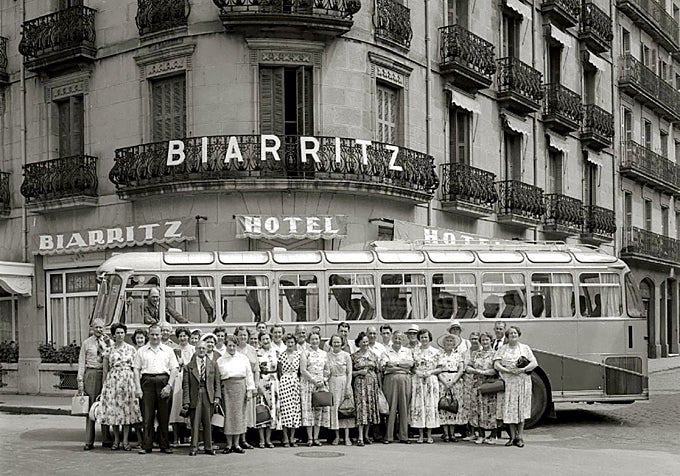 Hotel Biarritz. En la plaza de Zaragoza, abierto entre 1911 y 1965, año en que fue demolido. Era sucursal del Hotel Niza.