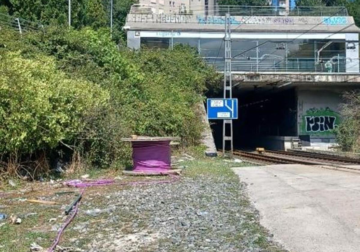Detenidos tras acceder a las obras de Euskotren en el Antiguo y robar bobinas de cable
