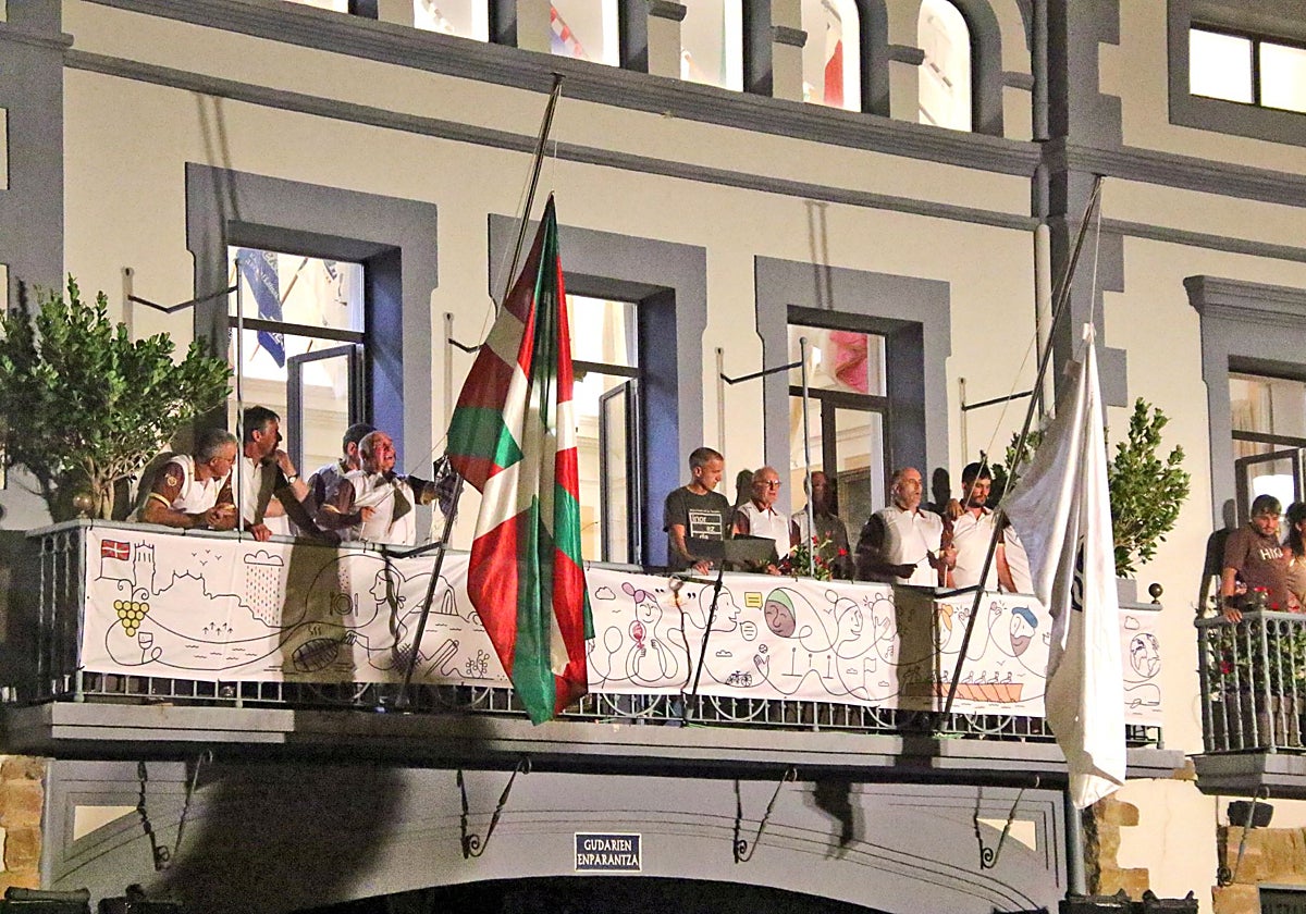 Arraun Elkarteak igo du aurten ikurriña