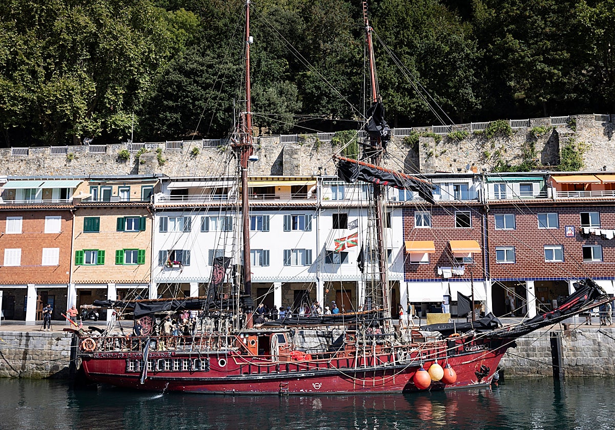 El barco de 'La Casa del Dragón' en San Sebastián: «Esto no se ve todos los días»