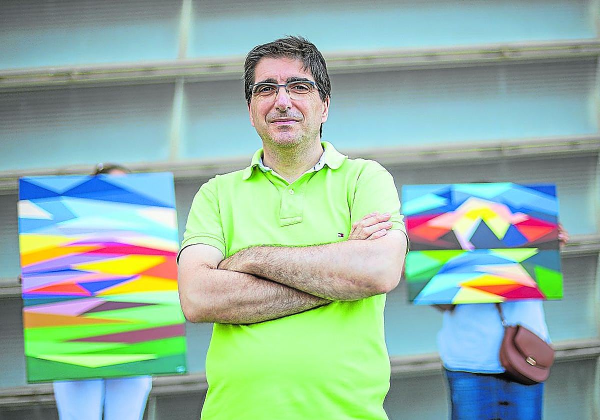 «Ni el rojo ni el amarillo ni el azul. Tampoco el blanco. Ni el negro. Es el gris»