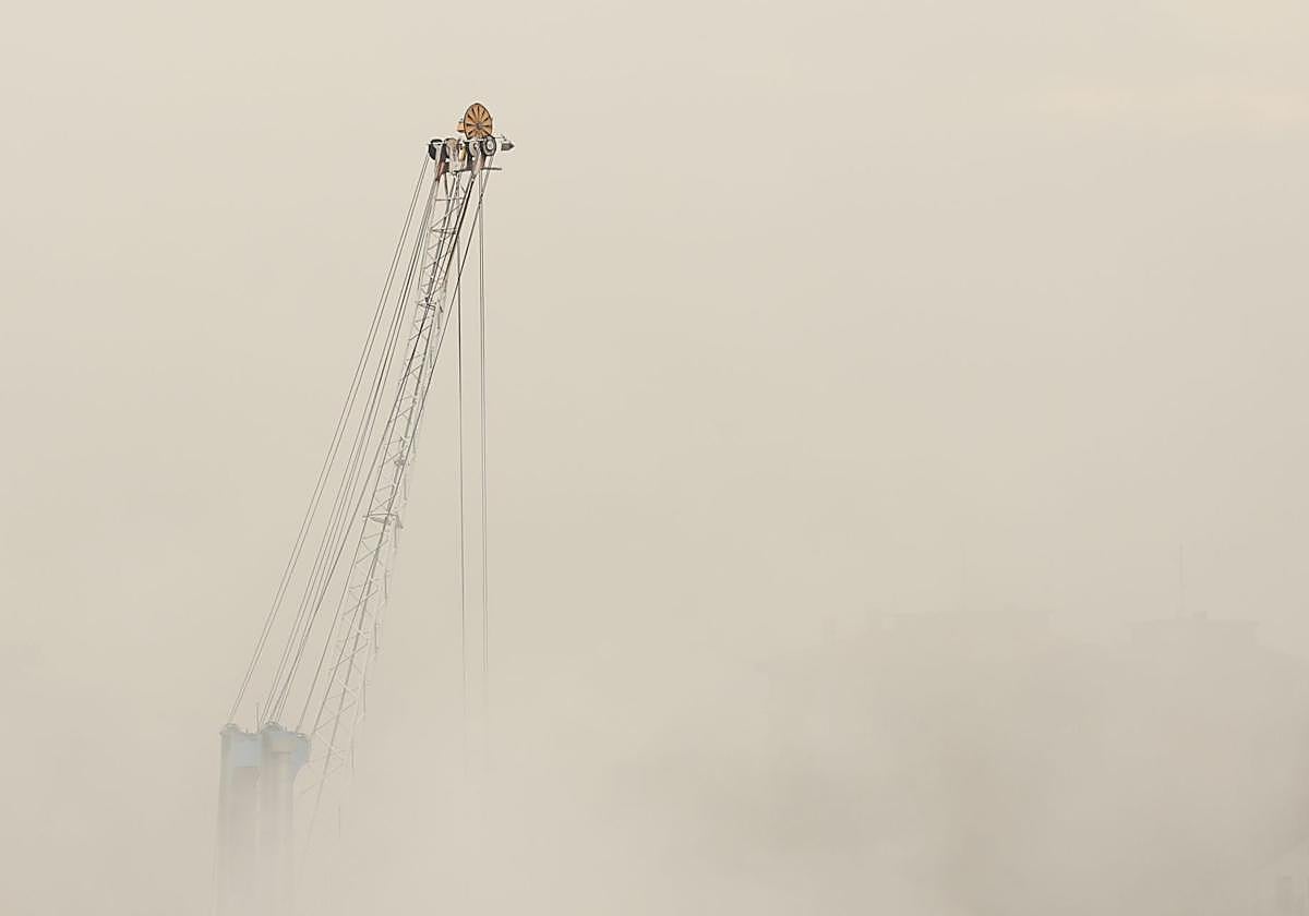 El humo del incendio en Pasaia hace desplomar la calidad del aire