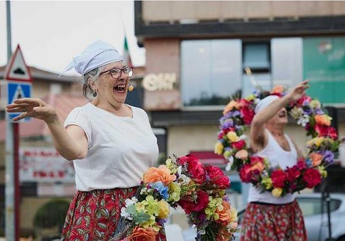 La plaza Lopene acoge el teatro de calle 'Azkena eta bagoaz', de Trapu Zaharra